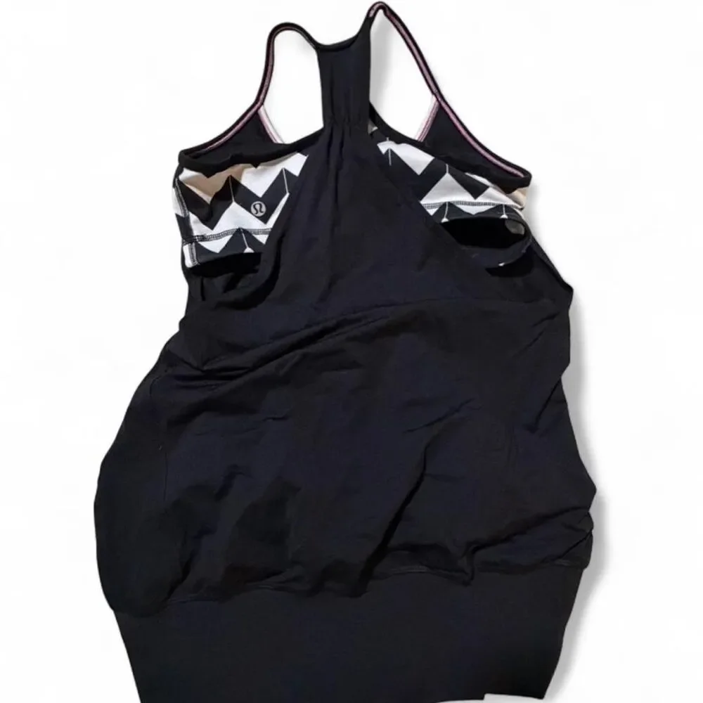 Lululemon Women's Black top with built in bra